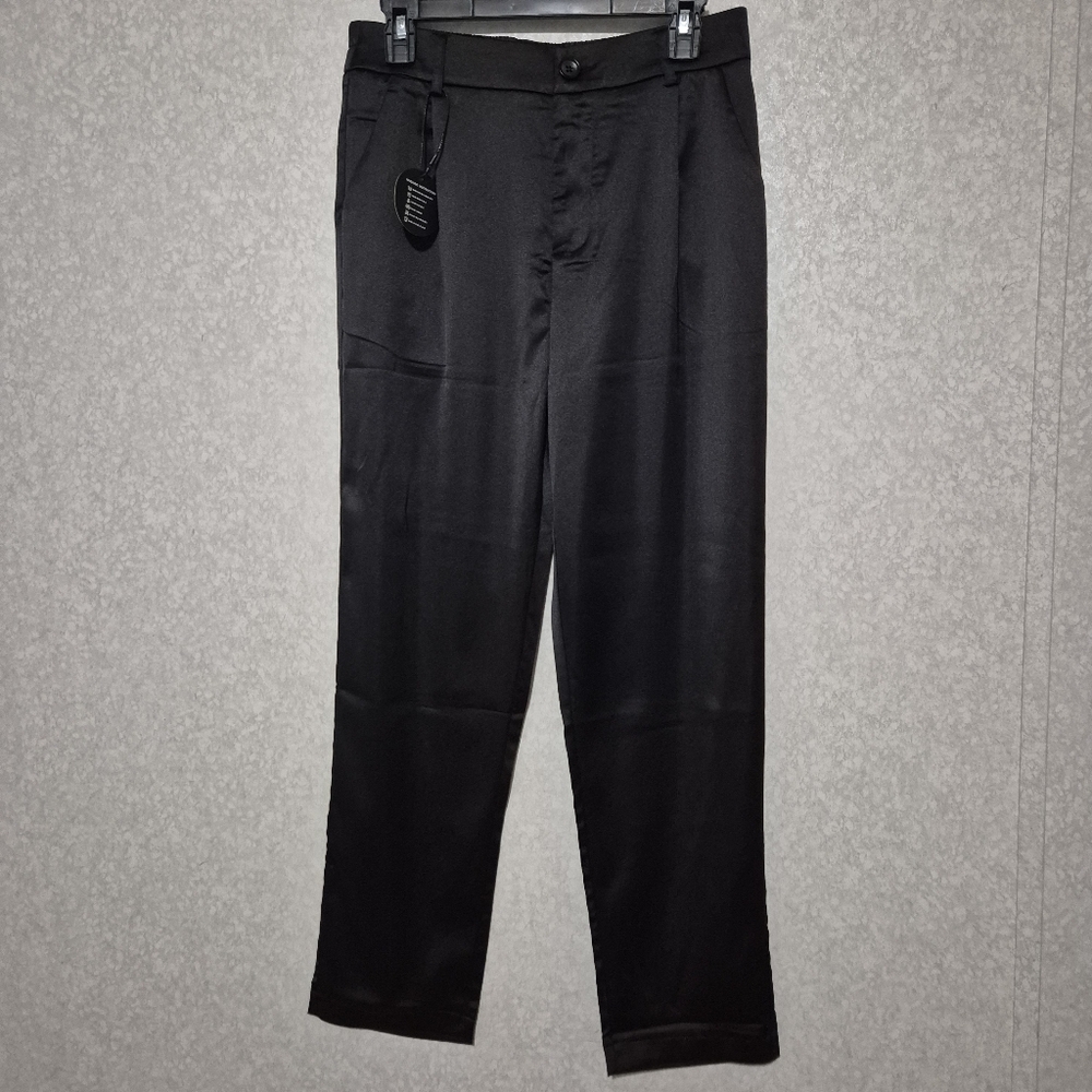 NWT Elegant Black Satin Cropped Pants..SIZE:L